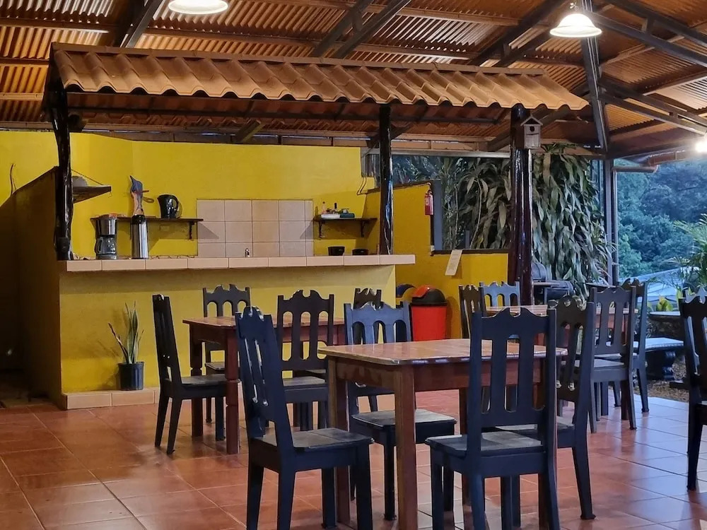 Cabinas Pura Vida B&B and Tour Operator