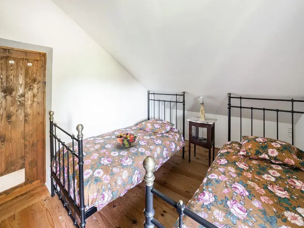Former Train Station With Private Heated Swimming Pool & Fantastic Garden