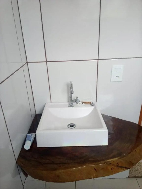 Casa de 4 suites com piscina, próxima a praias e do centro de Ubatuba