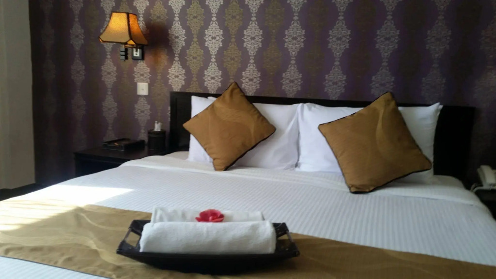 Carlton Holiday Hotel & Suites