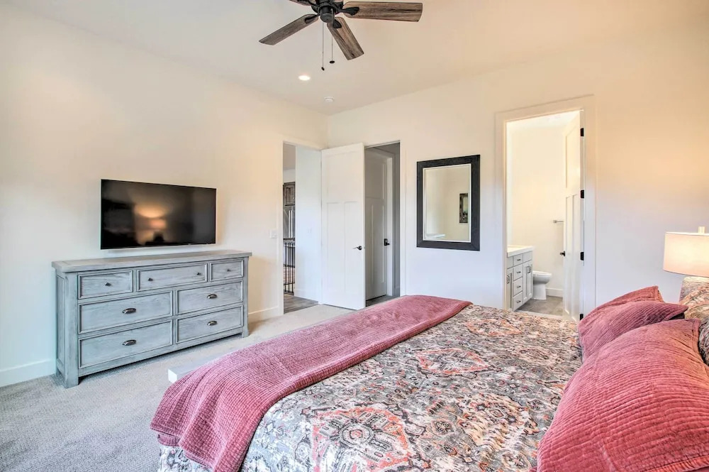 Scenic Eden Gem w/ Hot Tub ~ 6 Mi to Ski Area