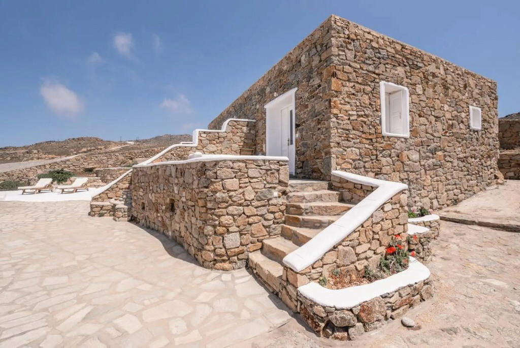 Fanari Studio 2 with panoramic pool