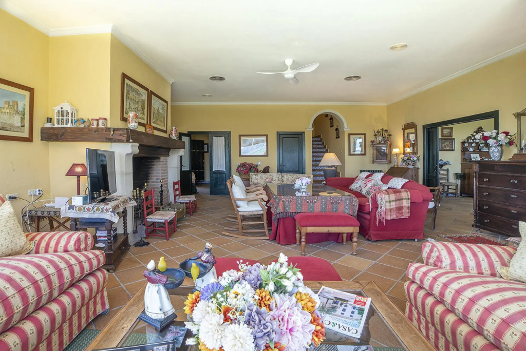 Private Villa Cortijo Sierra y Lago with private swimming pool