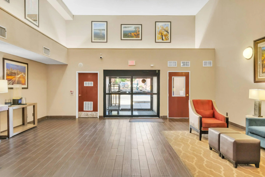 Comfort Suites Lakewood - Denver