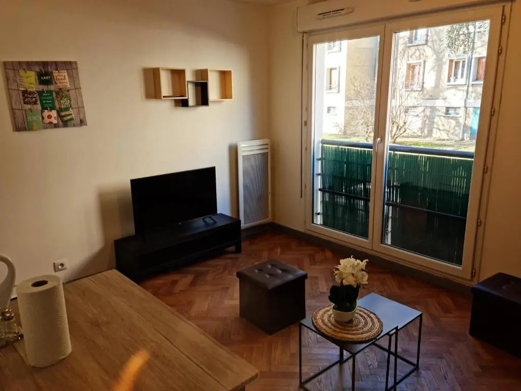 Fully Furnished appartement near Paris - Eurolines