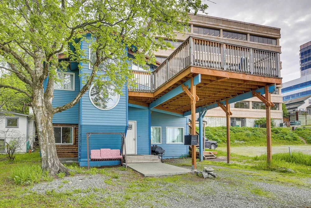 Rustic Anchorage Hideaway: Walk to Coastal Trail!