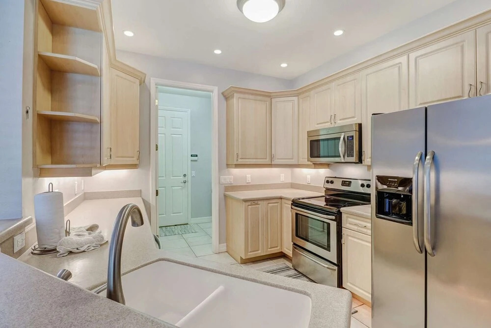 323 SE 17th St