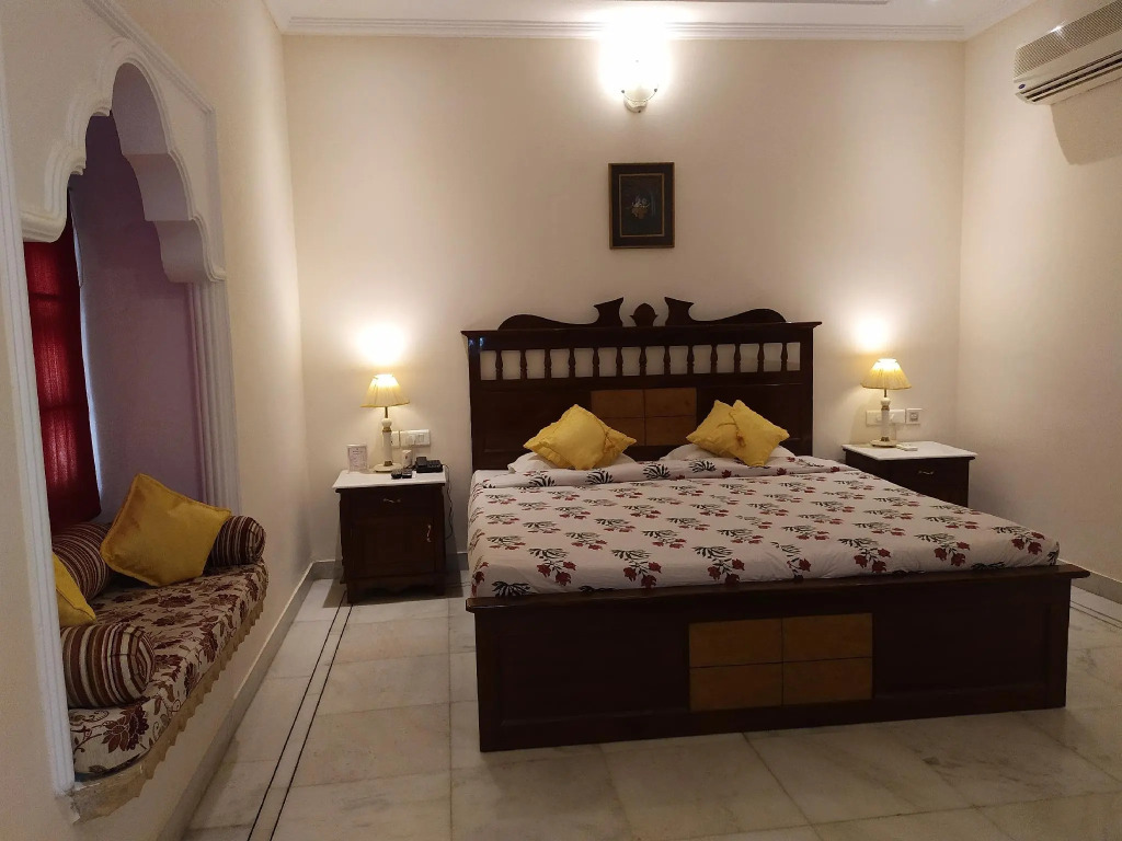 Hotel Heritage Inn