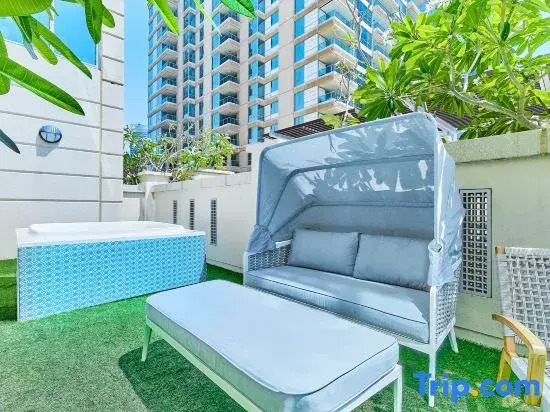 bnbme | Dubai Marina: Quiet Patio Oasis