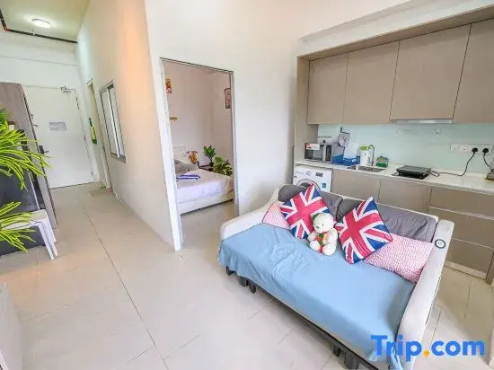Cozy Retreat with Unique Skyline View #TA1