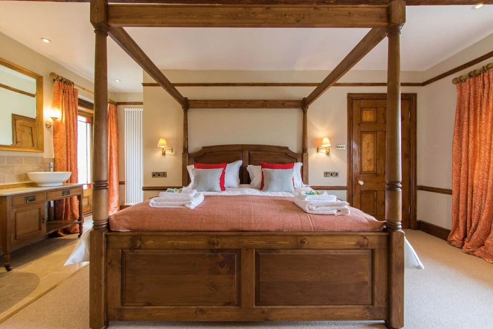 Atherstone Farmhouse & Cottage