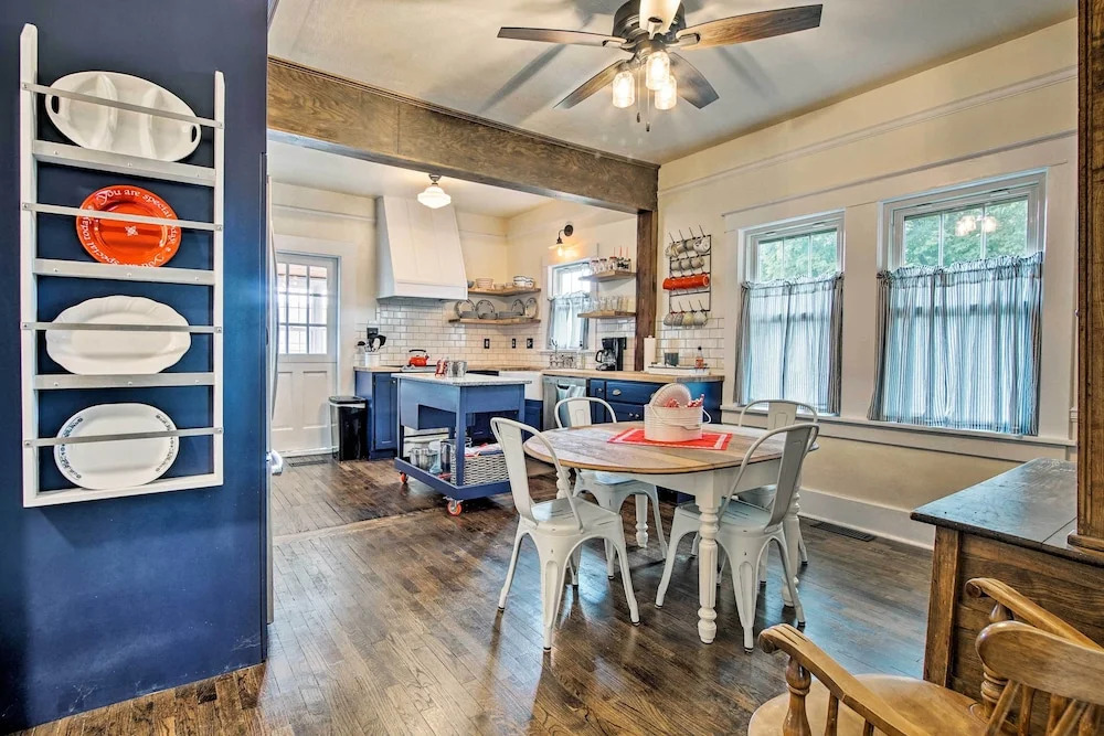 Remodeled Historic Farmhouse ~ 20 Mi to KC!