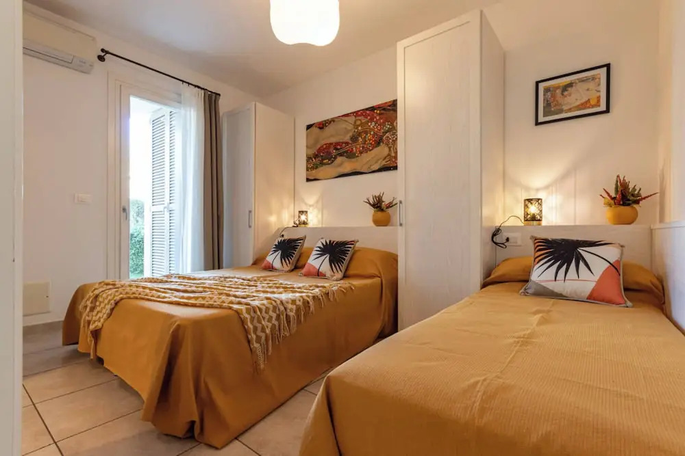 Pool View Apartment With Private Enclosed Garden