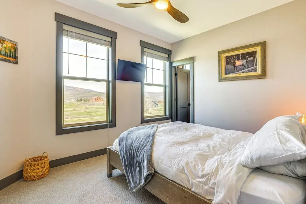 Hot Tub & Mtn Views: Townhome in Granby!