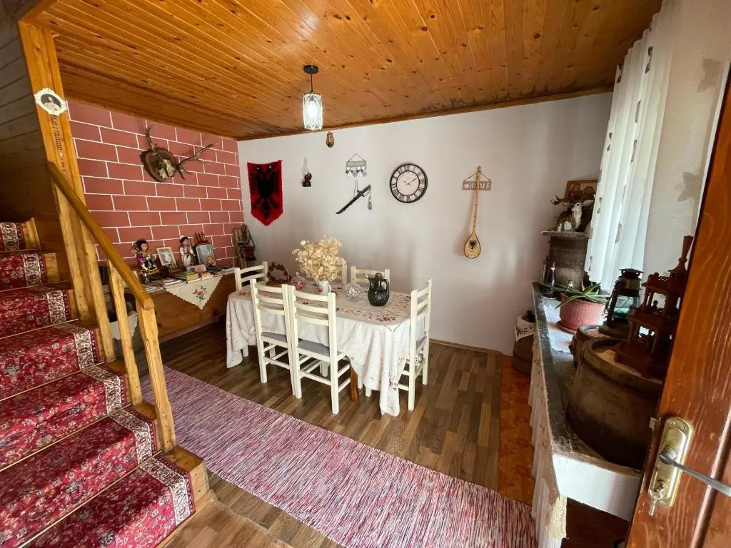 Guesthouse "Gjin Thana"