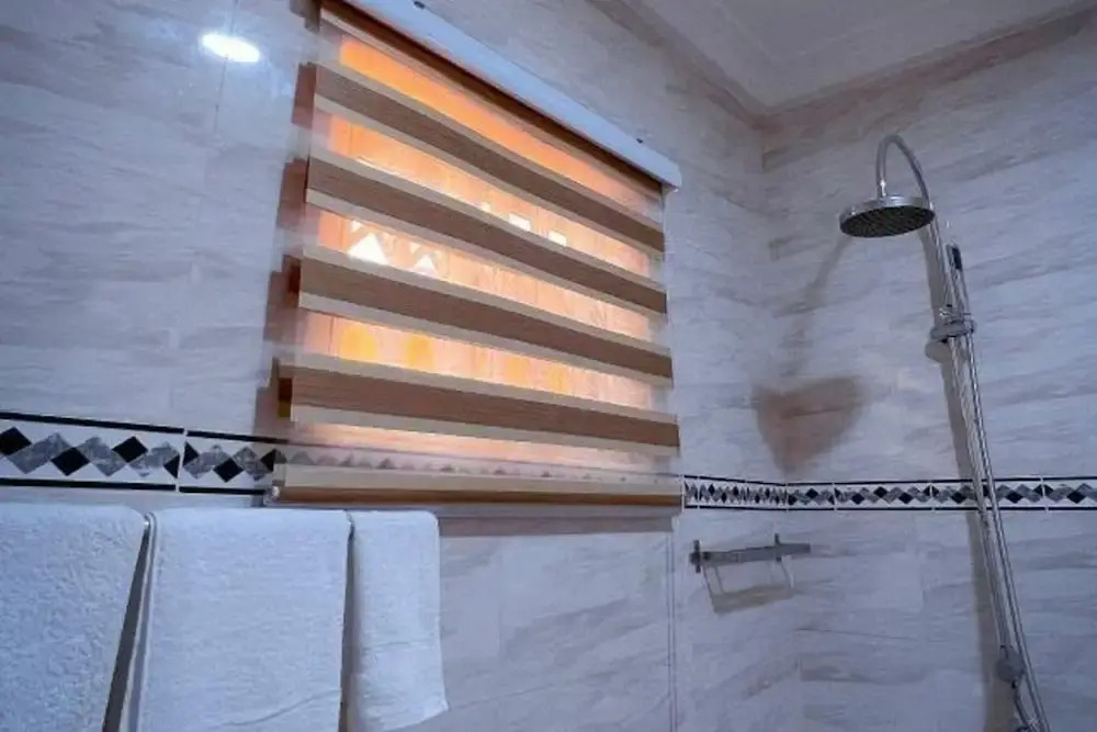 House - Sleeps 10 - Parking - Airport Close