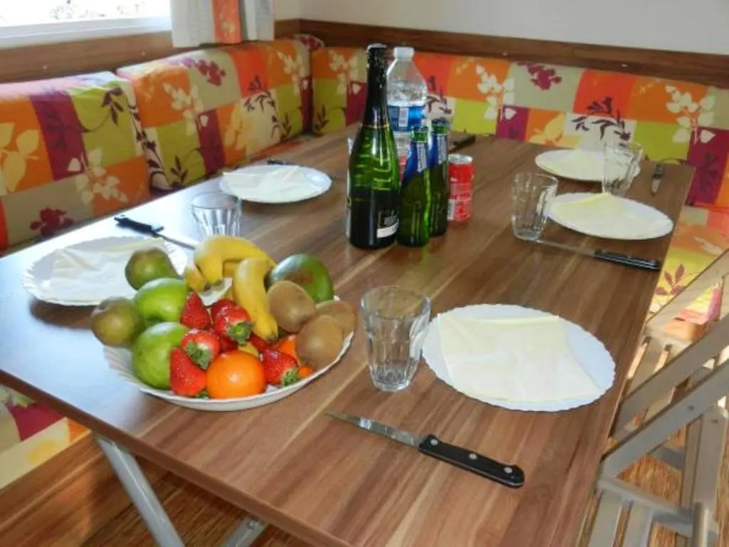 Bungalow de 3 chambres avec piscine partagee et terrasse amenagee a Trogues