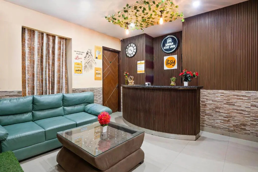 Itsy Hotels Saina Stay Near 32 Milestone