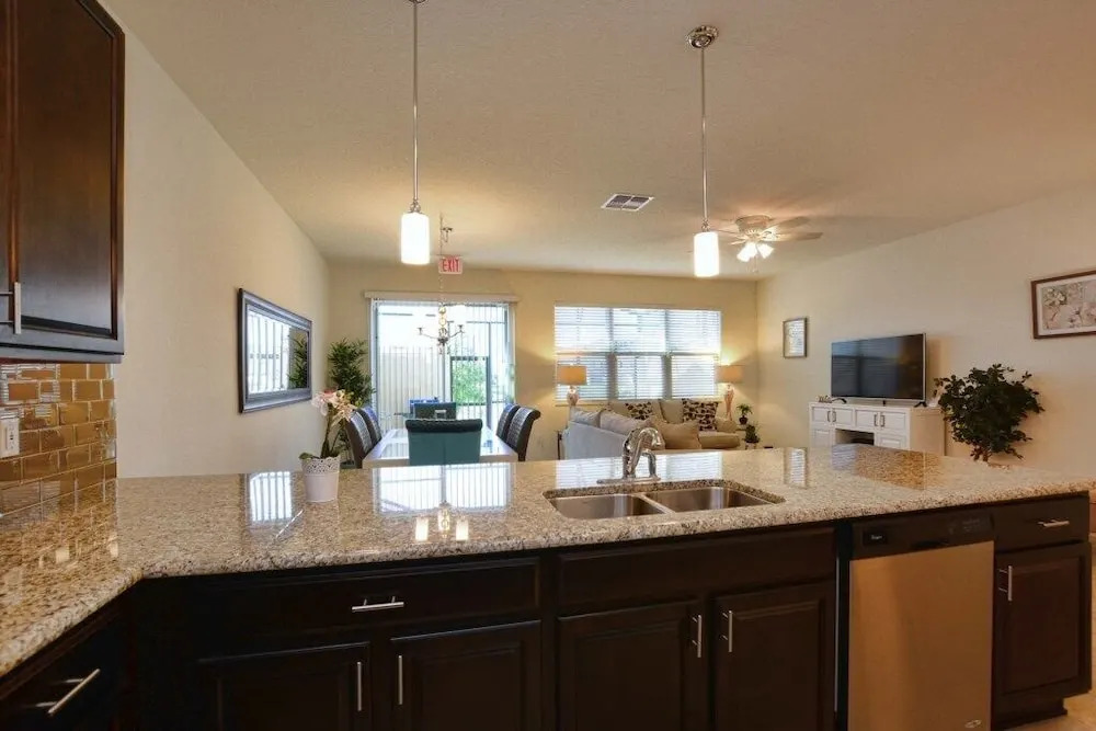 Compass Bay- 4 Bedroom Townhome- 1950cy Townhouse