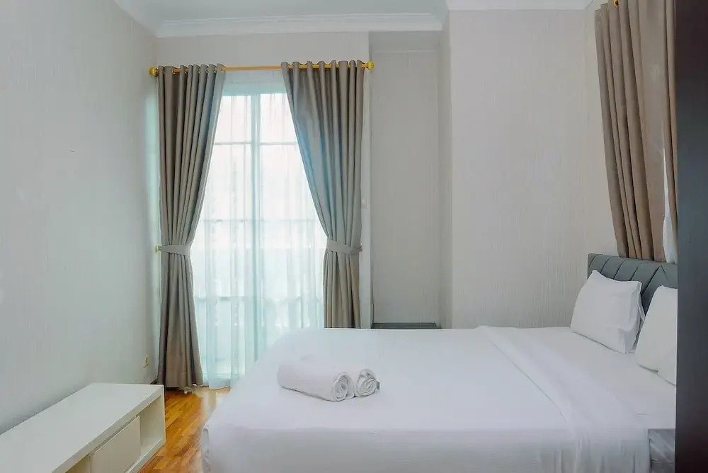 Spacious 2BR Bellezza Apartment By Travelio