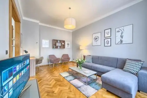Spacious And Bright Apartment Dusni 13