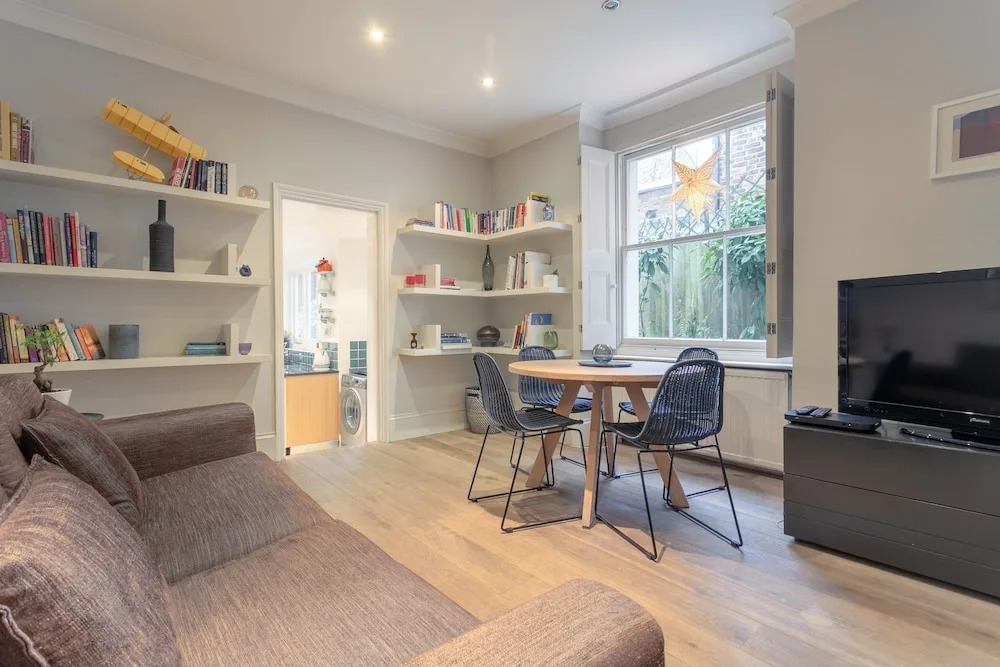 Bright Garden Flat in North London