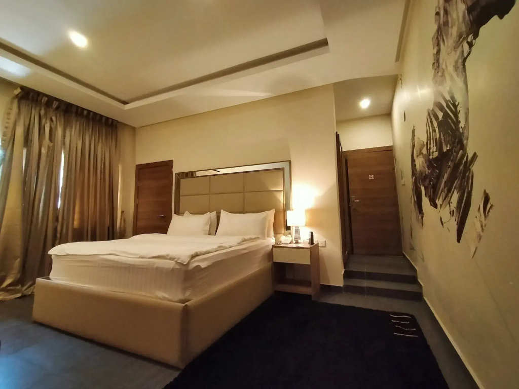 Iris Hotel