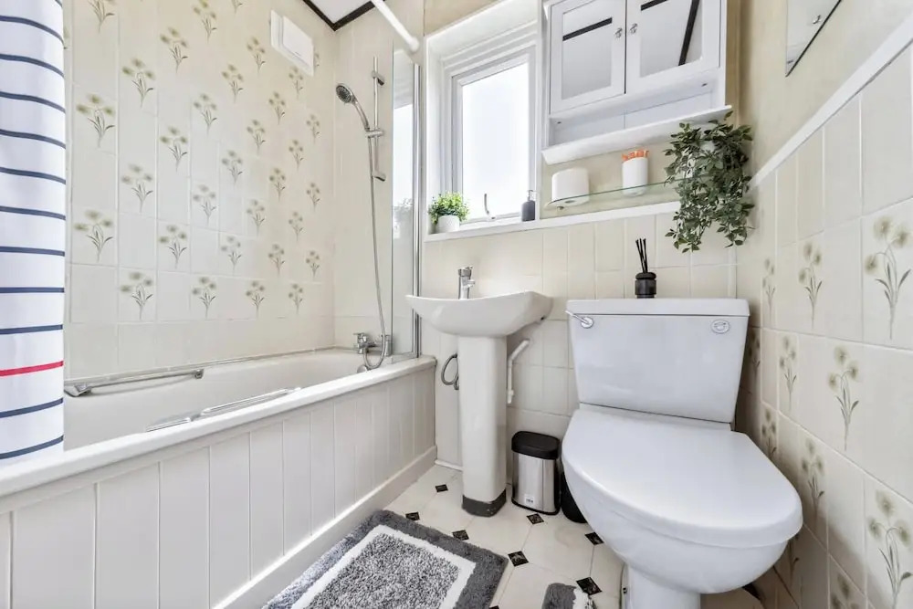 Spacious 3 bd Garden M25, Free Parking,bluewater