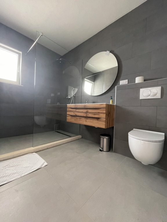 Exclusive Seafront Suites with hot tub