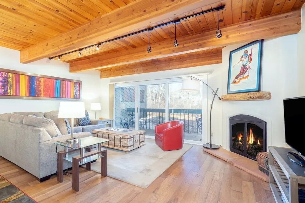Riverside Dream! Quiet Spot W Deck, 5 Min Walk To Gondola & Main St. 2 Bedroom Condo by RedAwning