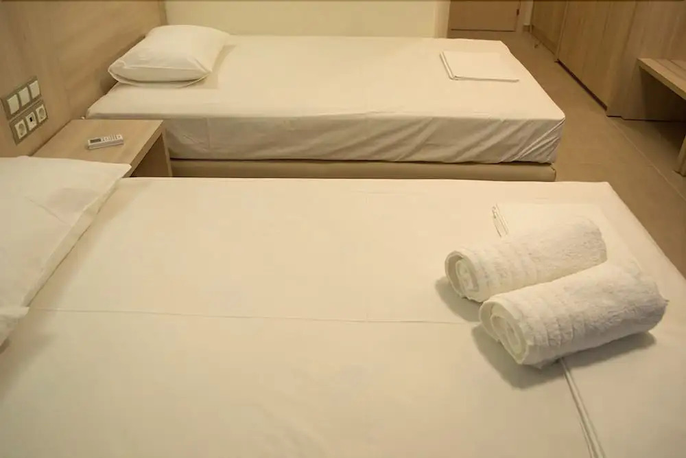 Alarzo Rooms