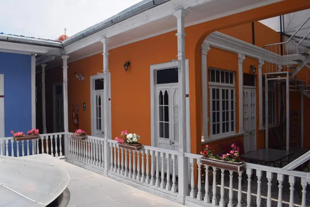 Mango Hostel B&B