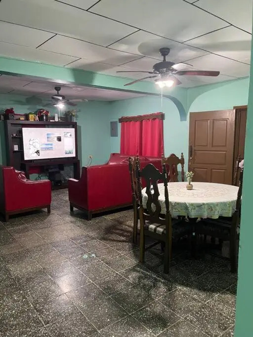 Agradable casa con 3 cuartos 2 baños cómodos..!!