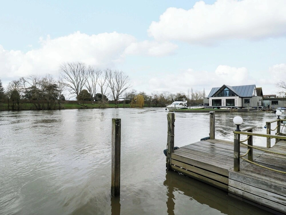 River Haven - River Thames Frontage House