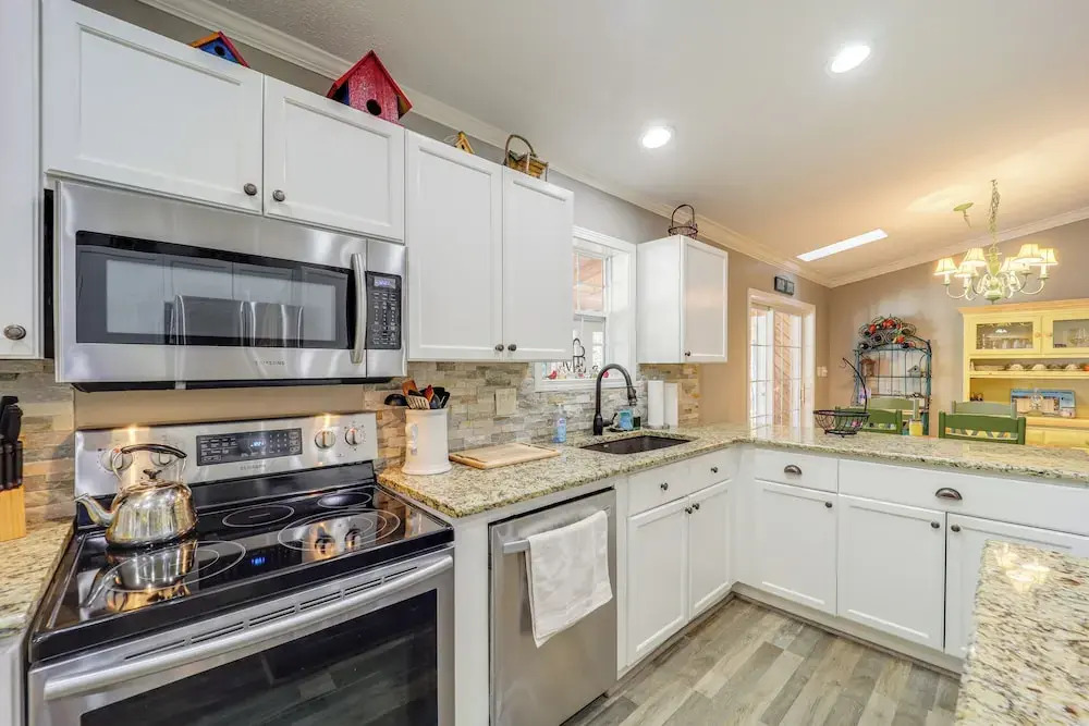 Pet-friendly Beech Mtn Home, 2 Mi to Skiing/hiking
