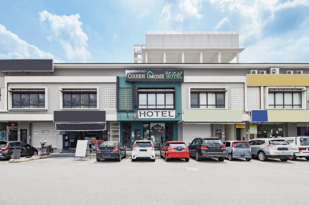 OYO 90399 Green Home Hotel (syariah)