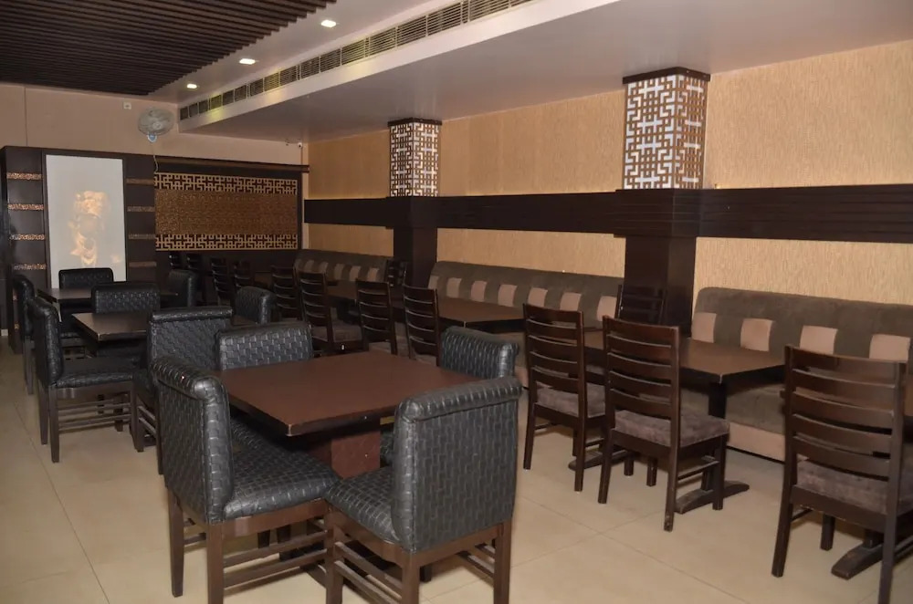 FabHotel KK Continental - 100m from Amritsar Junction Railway Station