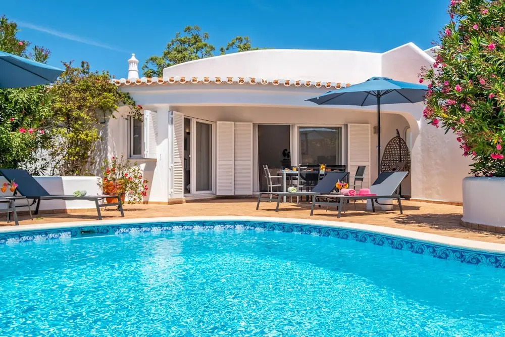 Villa Sunshine - Escapadinha tranquila com piscina e BBQ em Armação de Pêra