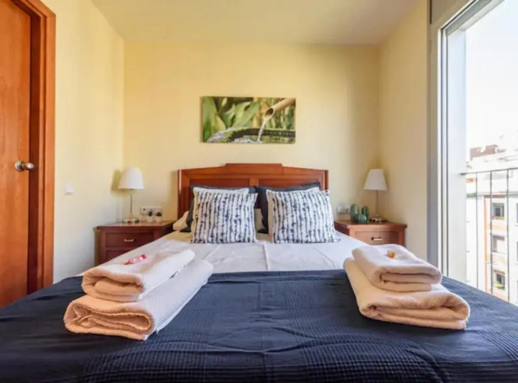RamblasRentals Stylish Bright 3BR New Catalan Flat 10m Ramblas - Parking - Wifi
