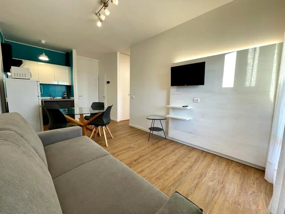 Modern Apartment With Pool and sea View