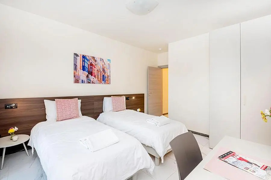 Atlantis Holiday Suites