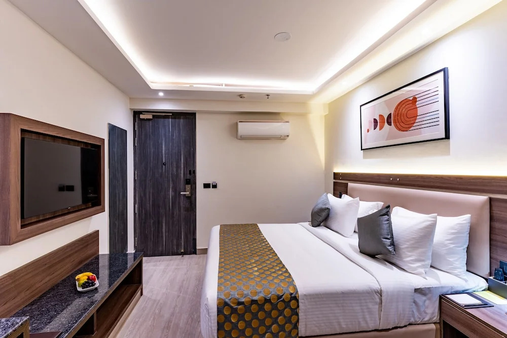Regenta Inn Gurugram Sec-47 City Center