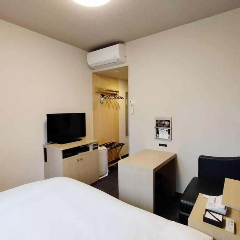 Hotel Route-Inn Takaoka Ekimae