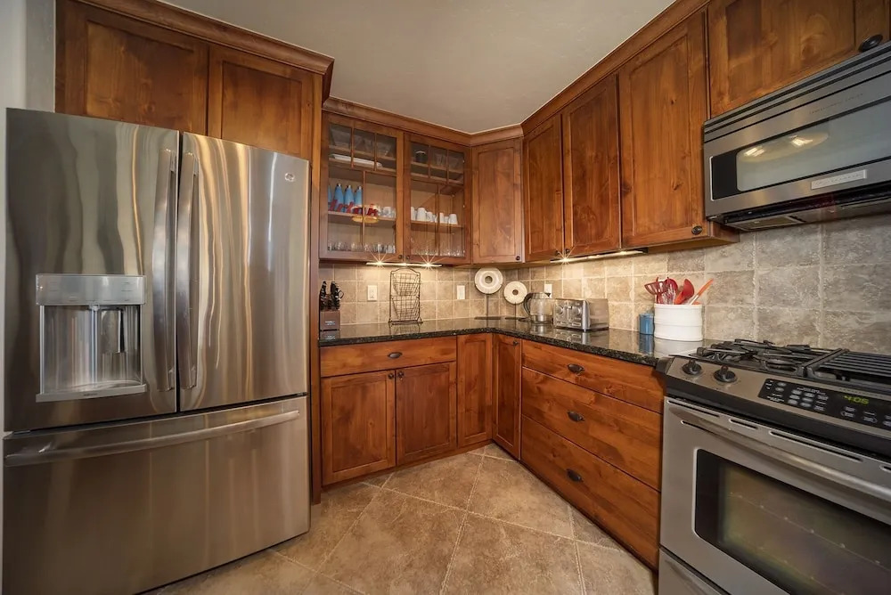 Cozens Pointe B-301 3 Bedroom Condo by RedAwning