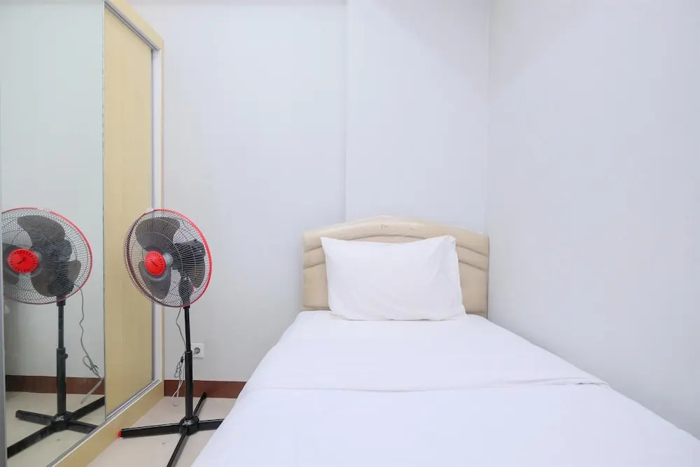 Comfort And Modern 2Br At Royal Heights Apartment
