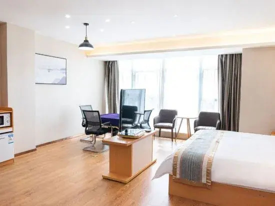 Holiday Huadu Hotel (Zhumadian Railway Station)