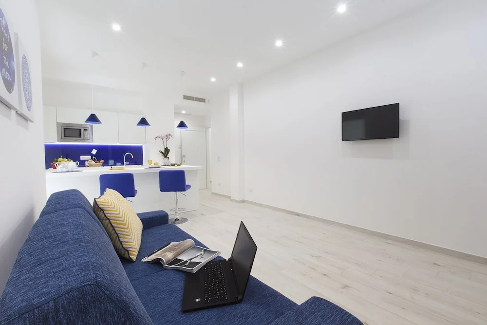 Sara Home 1