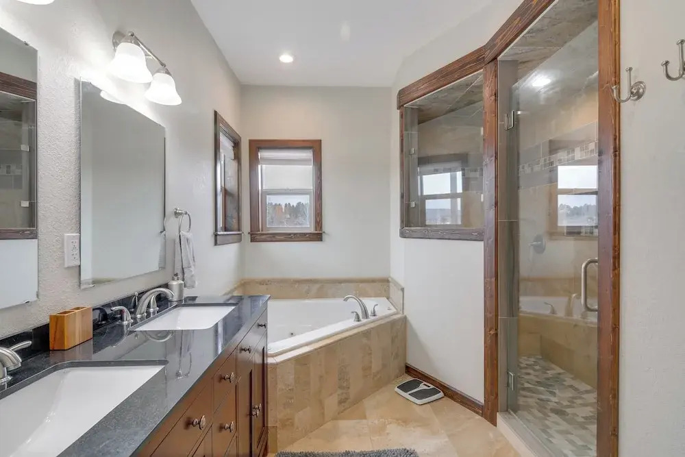 4 Mi to Hot Springs! Modern Mtn Home in Pagosa