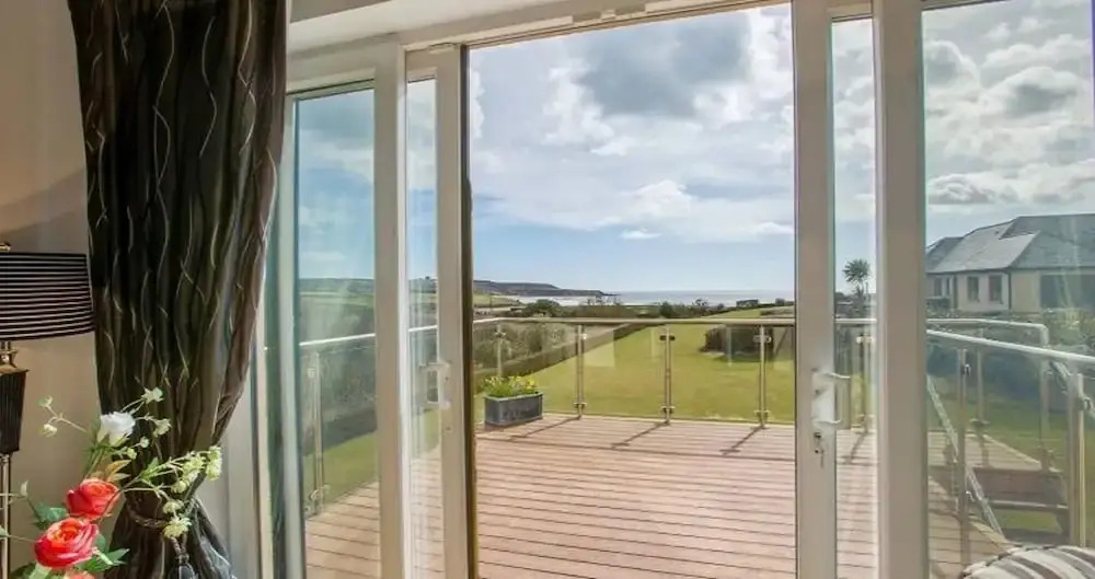 Waterford Villa - 5 Bed - Sleeps 10 - Parking