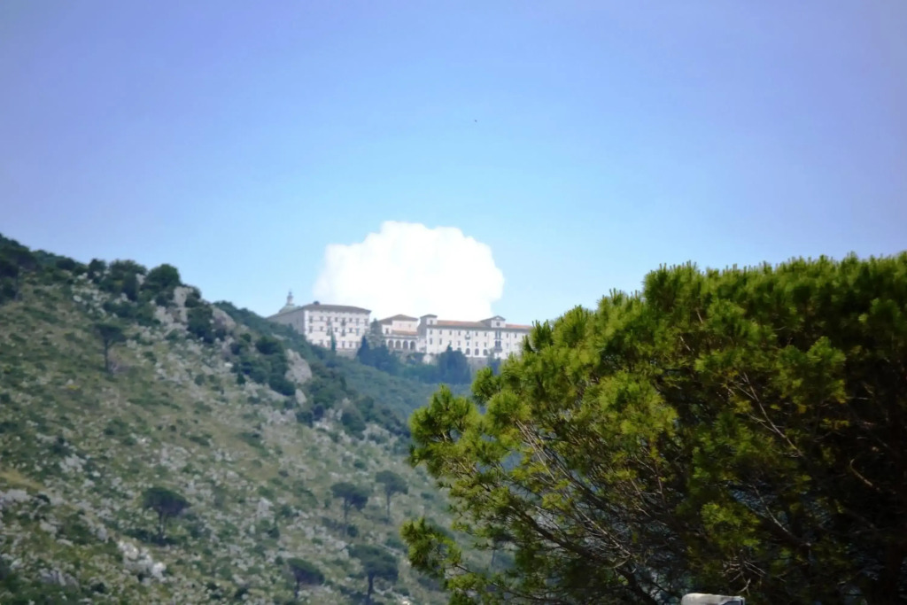 Giga Hotel